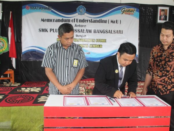 Penandatanganan MoU kerjasama dengan IDUKA (Matahari Departemen Store & Giant Ekspress Jember)
