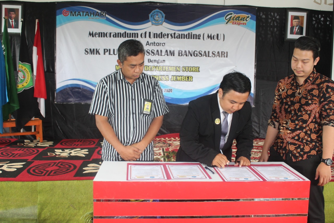 Penandatanganan MoU kerjasama dengan IDUKA (Matahari Departemen Store & Giant Ekspress Jember)